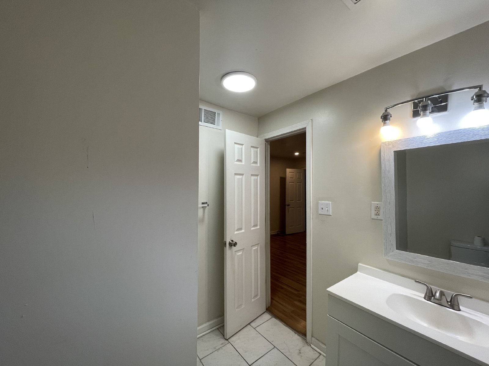 121.5 Roundtree St property image