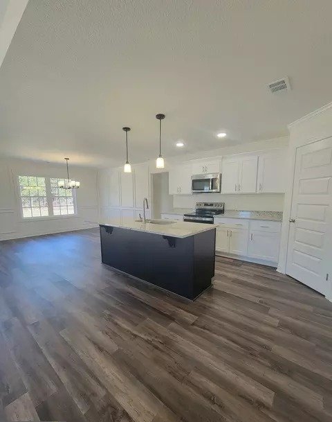 Golfer’s Paradise: Modern 3BR Home Less Than 1 Mile from GSU Golf Course property image