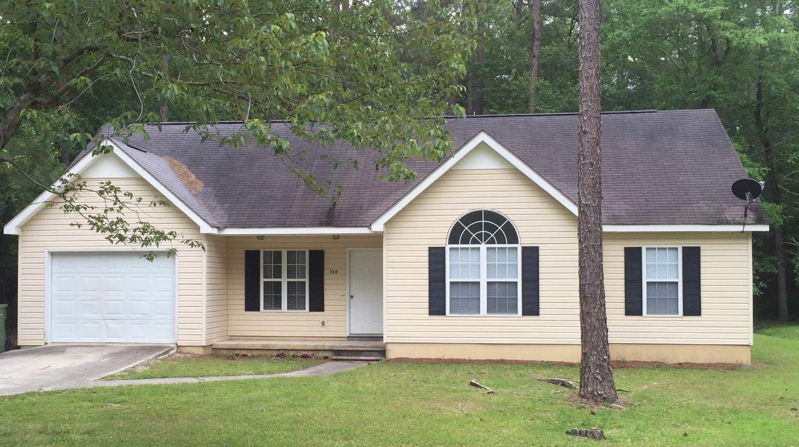 Beautiful Home Located on the Edge of Statesboro property image