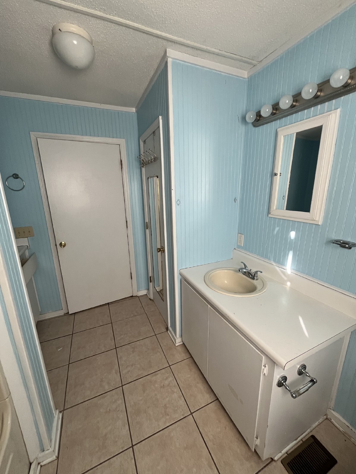 Charming Historic 2 BR / 1 BA Home in Screven County – 1,314 Sq Ft of Character! property image