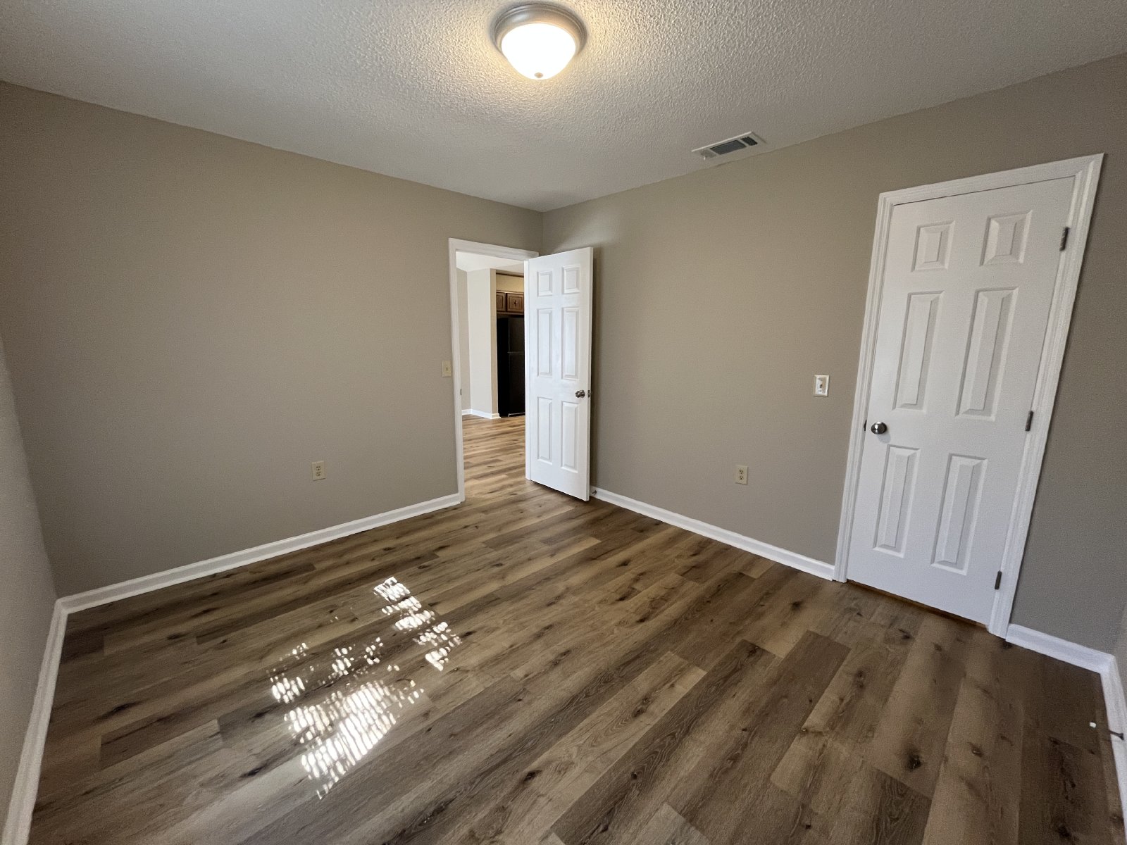 Newly Renovated Two Bedroom Apartment property image